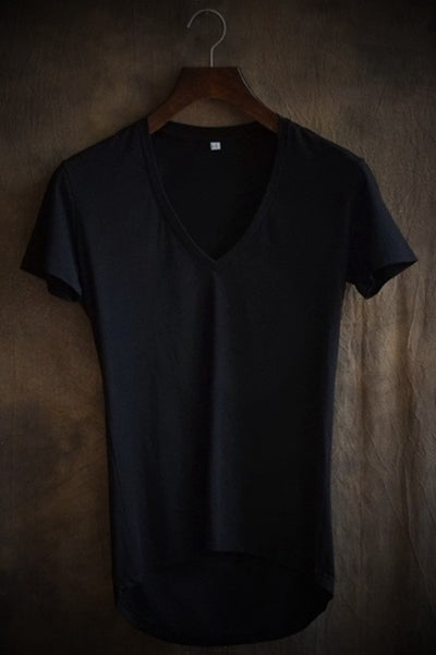 T-Shirt mit tiefen V-Ausschnitt und kurzen Ärmeln