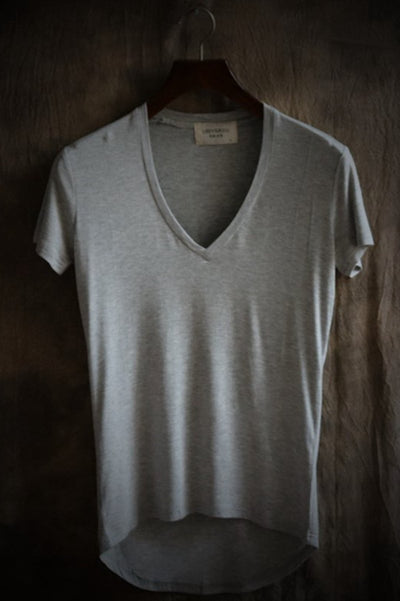T-Shirt mit tiefen V-Ausschnitt und kurzen Ärmeln